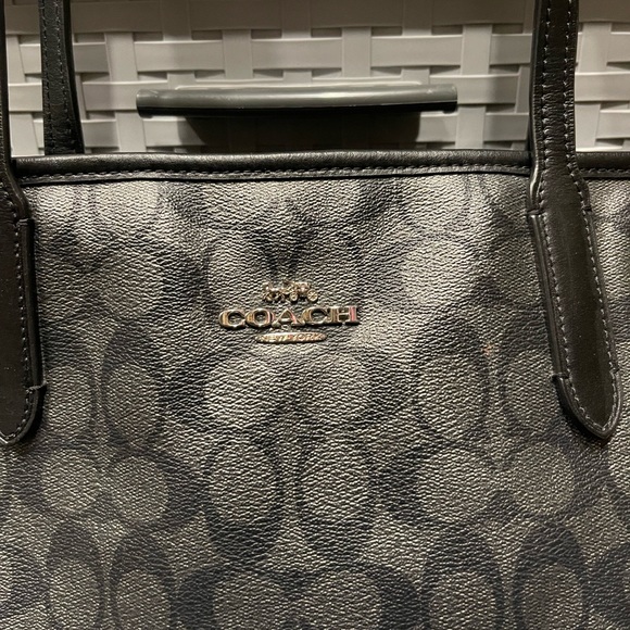 Coach purse - Picture 2 of 5